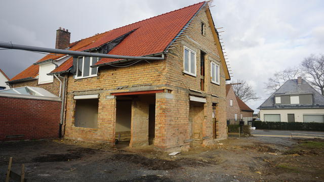Verbouwen en uitbreiden ééngezinswoning te Nazareth